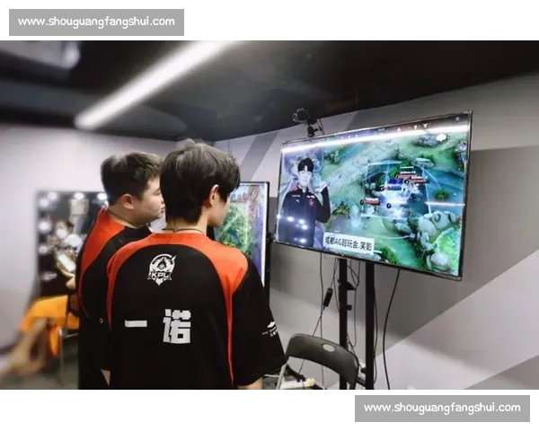 PEL 明星选手斋子磊确认续约 TC 战队!夏季转会期重磅留队 PEL 明星选手斋子磊确认续约 TC 战队!夏季转会期重磅留队